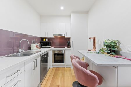Modern Living in Prime Mount Waverley Location - Photo 5