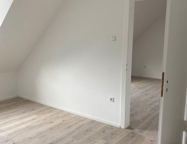 Wuppertal: Freundliche 2-Zimmer-Dachgeschosswohnung im Altbau - Foto 1