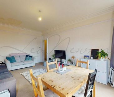 4 bedroom flat to rent - Photo 2