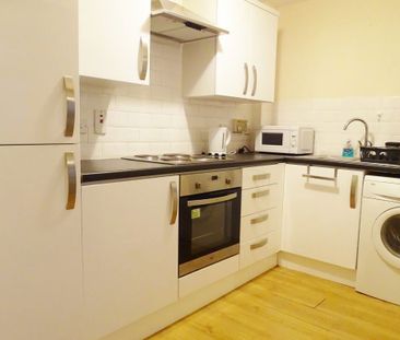 1 Bed Flat - Photo 4