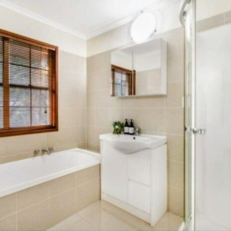 Bellbowrie - Photo 1