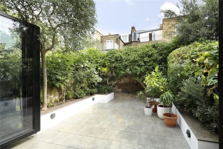 4 bedroom terraced house to rent - Photo 2