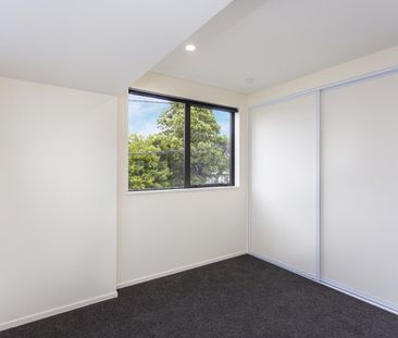 Stunning brand new home! - Photo 1