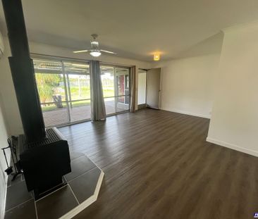 Quiet Cul-de-Sac Living – Walk to Town & Parklands - Photo 1