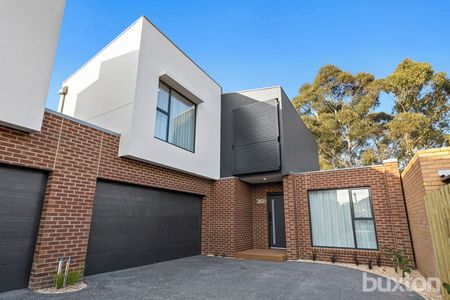Luxury Parkside Living – Brand New 4-Bedroom Designer Home with Private Park Access - Photo 5