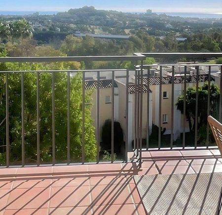Luxury Apartment for rent in Benahavís, Andalusia - Photo 4