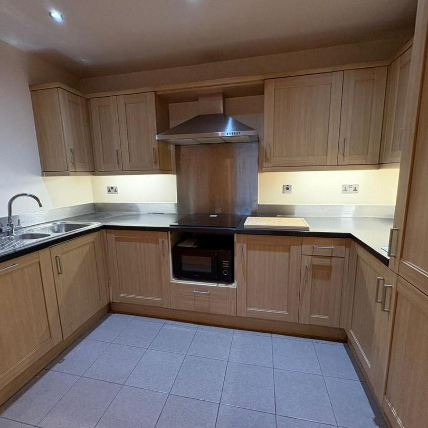 2 bedroom Flat To Let - Photo 1