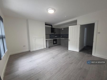3 bedroom flat to rent - Photo 5