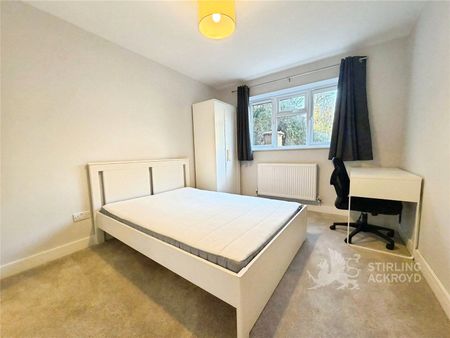 Applegarth Avenue, Guildford, Surrey, GU2 8LP - Photo 2