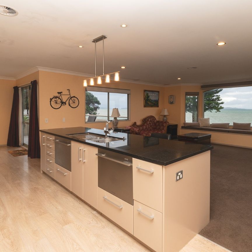 Pristine and Perfect Beachside Residence - Photo 1