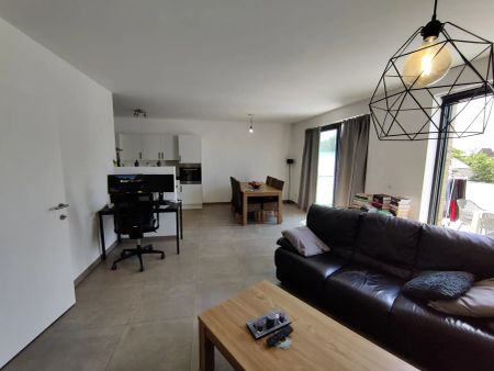 Appartement met 2 slaapkamers en groot terras - Photo 2