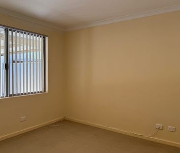 Charming, Secure 4-Bedroom, 2-Bathroom Home, Featuring Triple Garag... - Photo 5