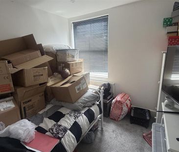 3 bedroom flat to rent - Photo 3