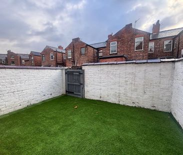 3 bedroom end of terrace house to rent - Photo 2