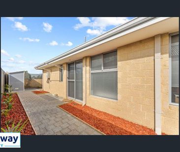 28 Wilkes Loop, BALDIVIS WA 6171 - Photo 2