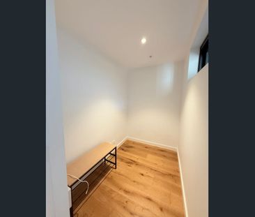 Fully Furnished / Premium 1 Bedroom plus study in 88 Church St West... - Photo 6