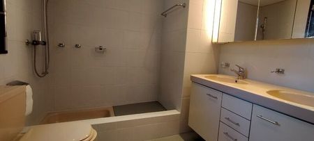 MAISON DE 4 PIÈCES À WÄDENSWIL (ZH), MEUBLÉE, TEMPORAIRE - Photo 3