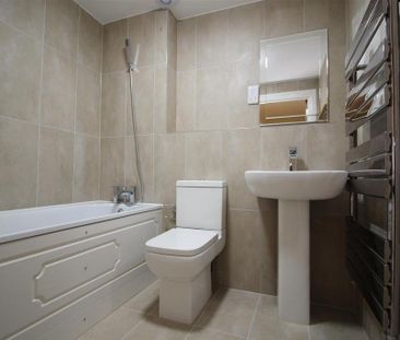 3 bedroom apartment to rent - Photo 4