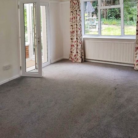 3 bedroom House To Let Total Size: 1012 SQ FT - Photo 3