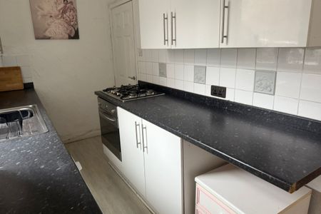 School Street - Photo 3