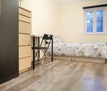 Room in a Shared Flat, Ilford, IG3 - Photo 4