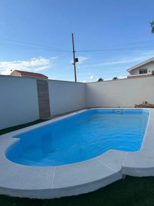 Alquiler de casa o chalet independiente en Calle Mar de Marmara - Photo 1