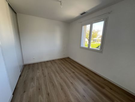 Location Maison 4 pièces 107m² LUC LA PRIMAUBE 12450 - Photo 2