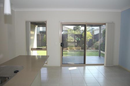 For Lease: Spacious Family Home at 37 Raglan Road, Auburn! Move in Now! - Photo 4