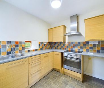 2 bedroom end of terrace house to rent - Photo 5