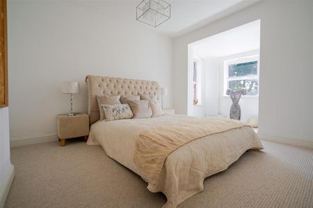 2 bedroom semi-detached house to rent - Photo 5