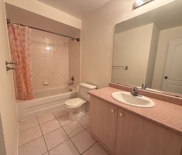 For Lease - 90 Bridlepath Street, Richmond Hill, Ontario - Photo 2