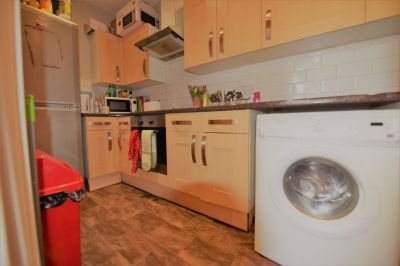 4 bedroom Flat in Flat 10, Leeds - Photo 5