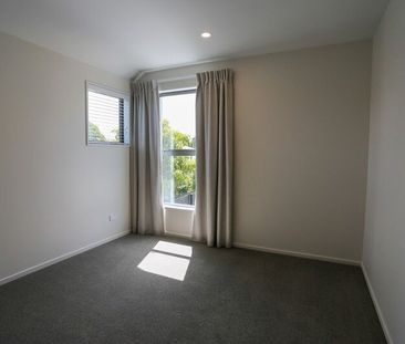 Single garaged Townhouse - Photo 2