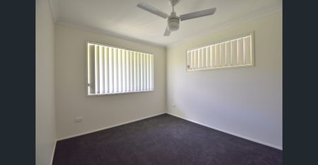 Spacious 4 Bedroom Family Home with Side Access!! - Photo 5