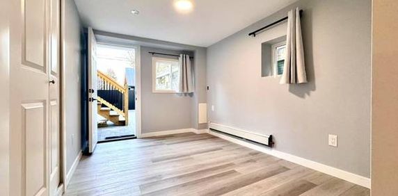 Newly Renovated Ground floor 3Bed1Bath House West Vancouver - Photo 2