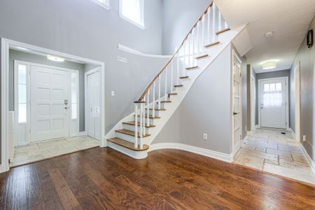 For Lease - 1020 Roxborough Drive, Oakville, Ontario - Photo 3