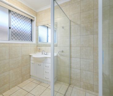 27 Vaggelas Crescent, Biggera Waters - Photo 2