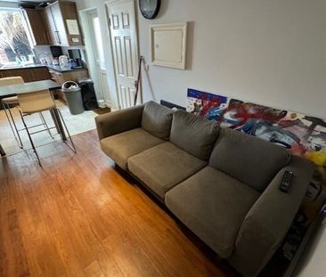 Room in a Shared House, London, SE8 - Photo 5