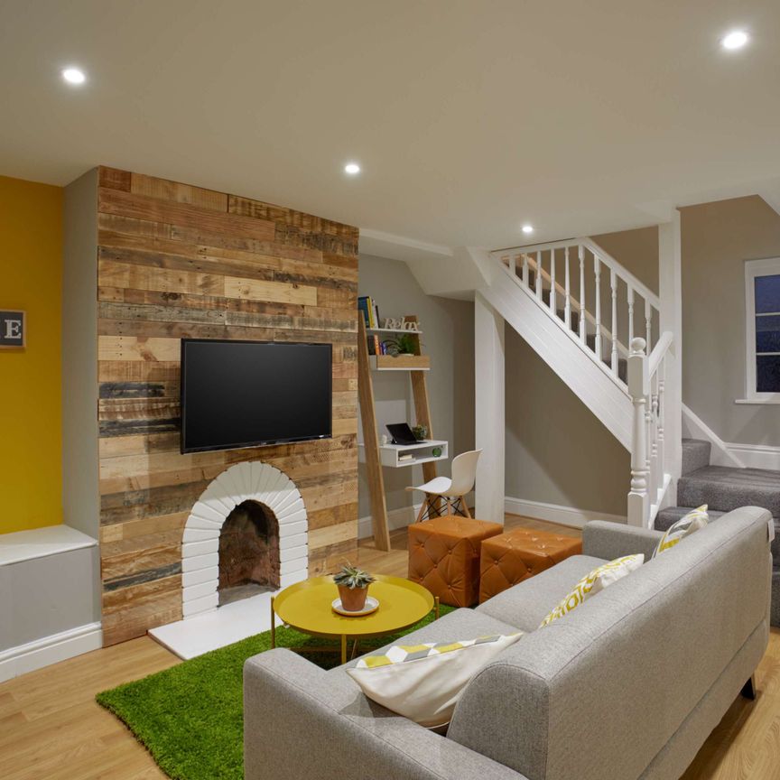 Town Center - Join the rent revolution Room 6 - Photo 1