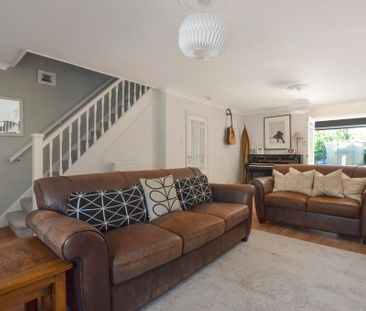 4 bedroom semi-detached house to rent - Photo 4