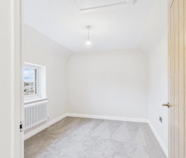 3 bedroom link detached house to rent - Photo 3