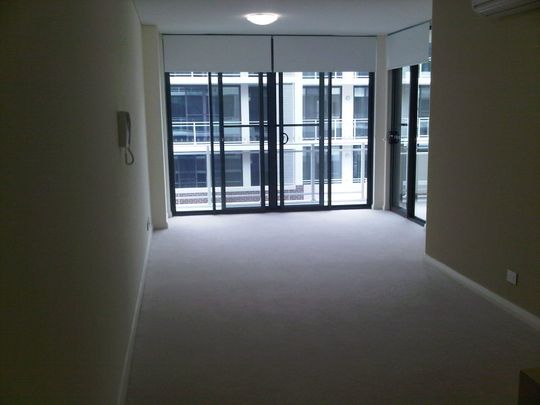 509/27 Hill Road, Wentworth Point - Photo 1