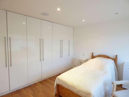 Abbots Close, Brentwood, CM15 - Photo 2