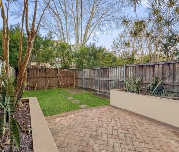 Remarkable, Aesthetically Pleasing & Recently Refurbished Triple St... - Photo 2