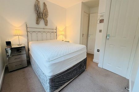 2 bedroom semi-detached house to rent - Photo 5