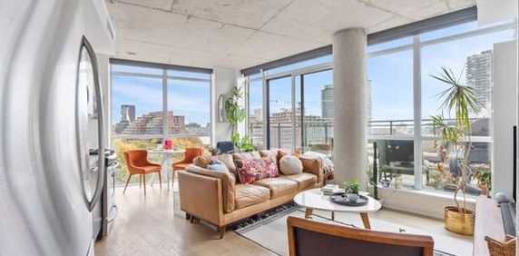 Panoramic views floor to ceiling windows - Photo 2