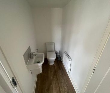 3 bedroom semi-detached house to rent - Photo 5