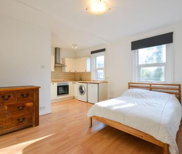 Studio flat to rent in York Road, Guildford, GU1 - Photo 4