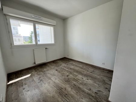 Location Appartement 3 pièces 63m² CENON 33150 - Photo 2