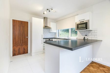 2 bedroom apartment to rent Beechcroft Manor, Weybridge, Surrey, KT13 - Photo 5